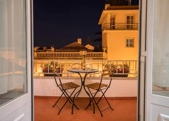 Sea View With Balcony 2 Mins From In Old Town Appartamento Cascais